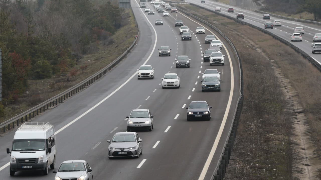 Bayram dönüşü başladı: Anadolu Otoyolu'nda yoğunluk