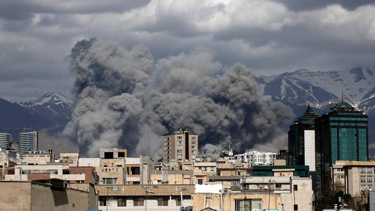 Orta Doğu'da geri sayım başladı! İran uyardı: Su depolayın, telefonları şarj edin