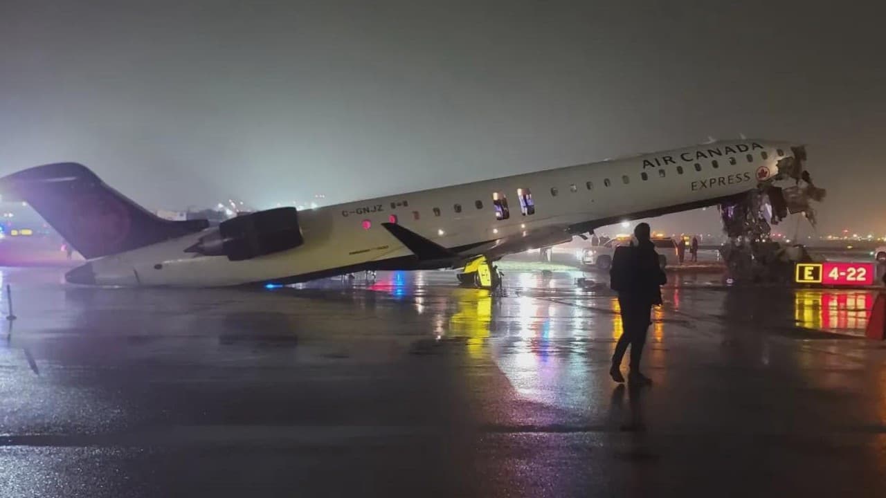 New York’ta pistte kaza: Uçak itfaiye aracıyla çarpıştı, çok sayıda ölü ve yaralı var