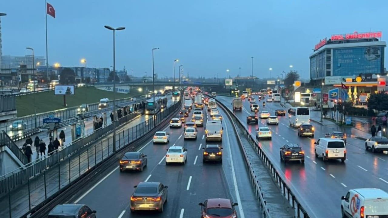 Bayram sonrası İstanbul’da trafik kilitlendi