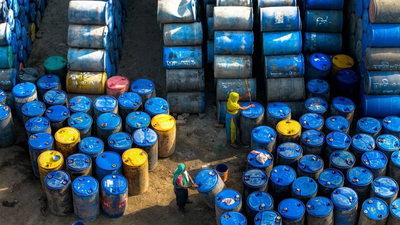 Savaş petrol piyasasını vurdu: 500 milyon varillik kayıp