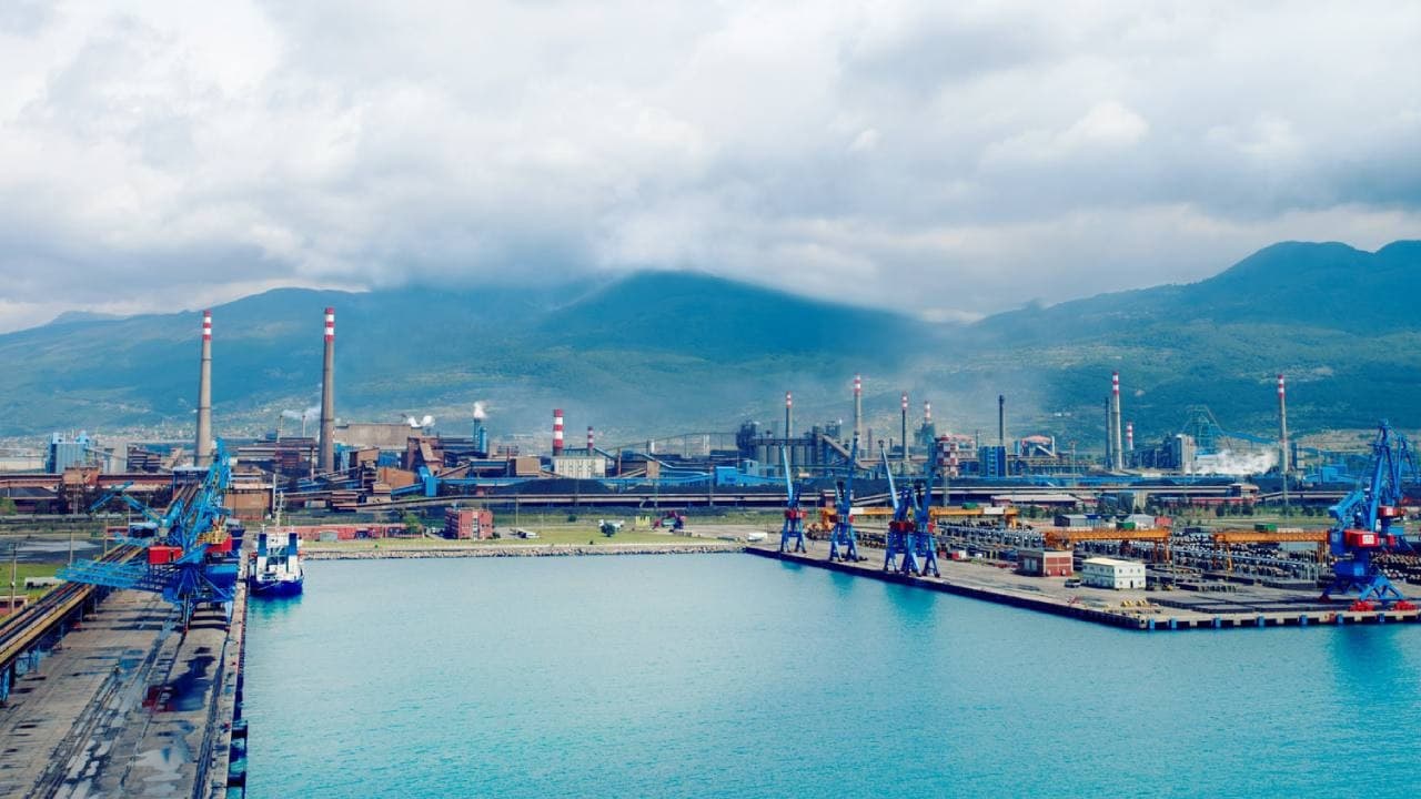 OYAK Denizcilik, İsdemir Limanı'nda yapay zeka destekli vinçleri hizmete alacak