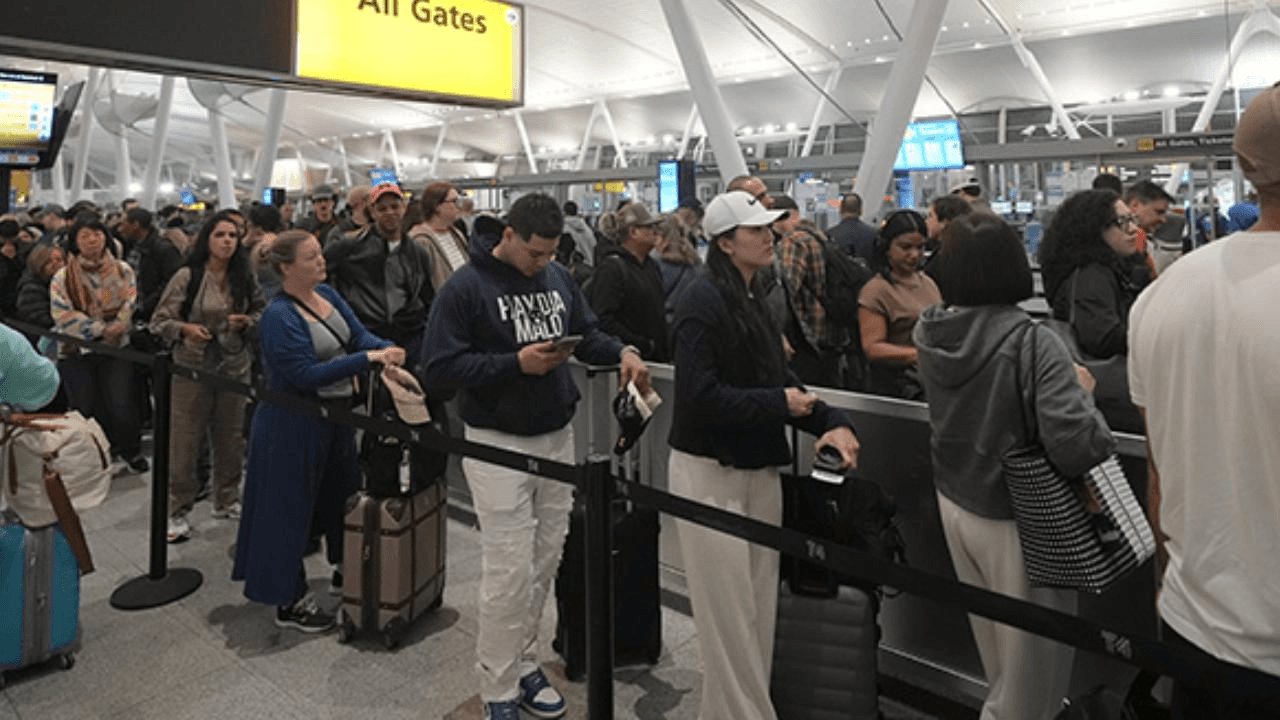 ABD’de havalimanlarında kriz derinleşiyor: Bekleme süreleri rekor kırdı