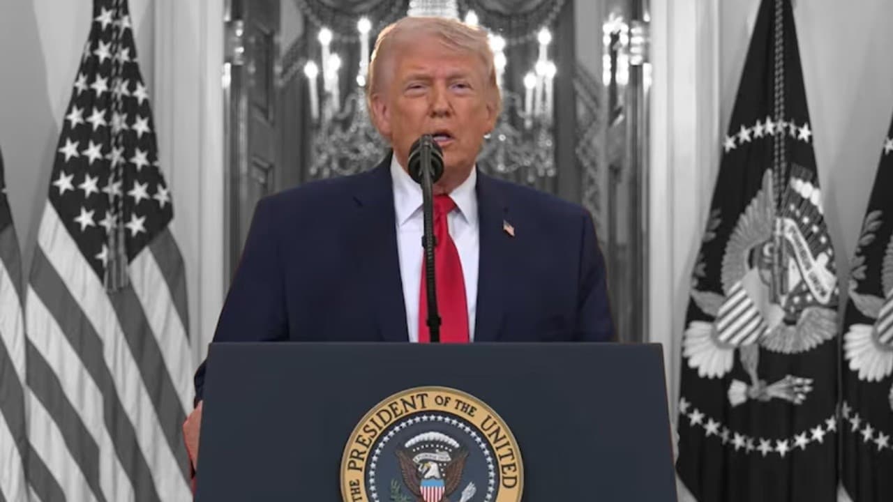 Trump’tan yeni açıklama: İran'a silah satan ülkelere yüzde 50 gümrük vergisi