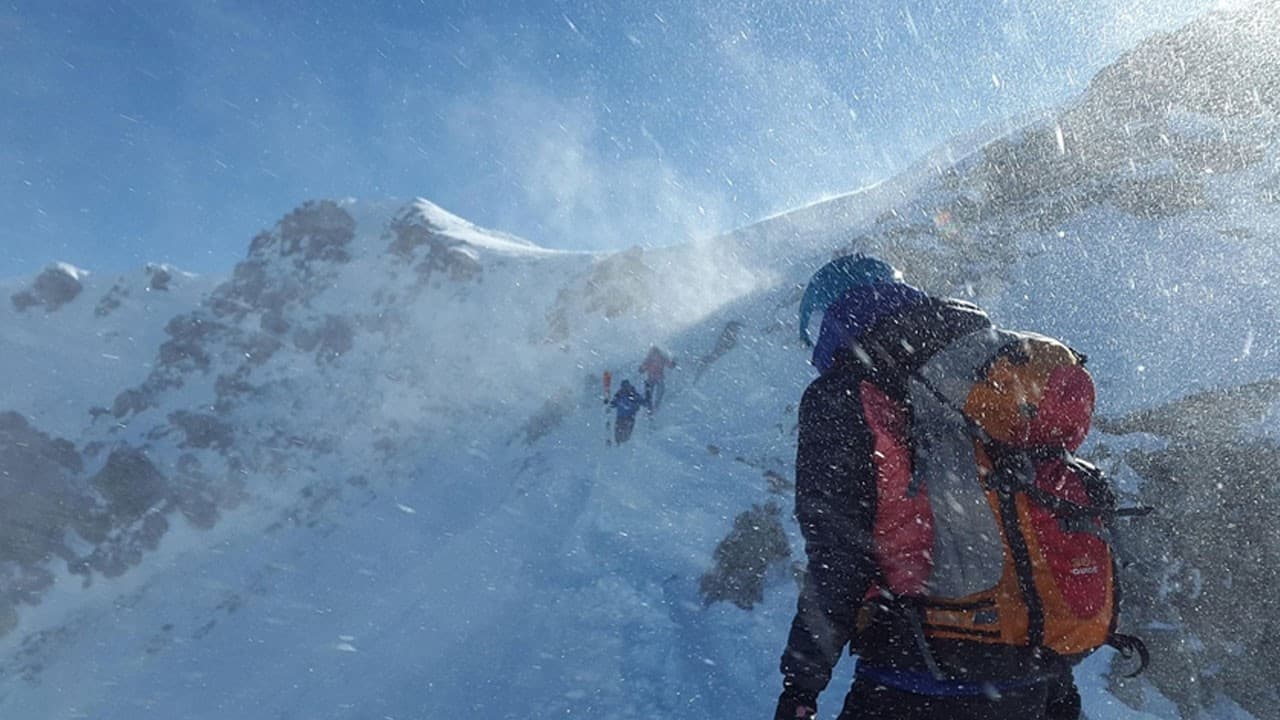 Everest Dağı'nda 274 dağcı zirveye ulaştı