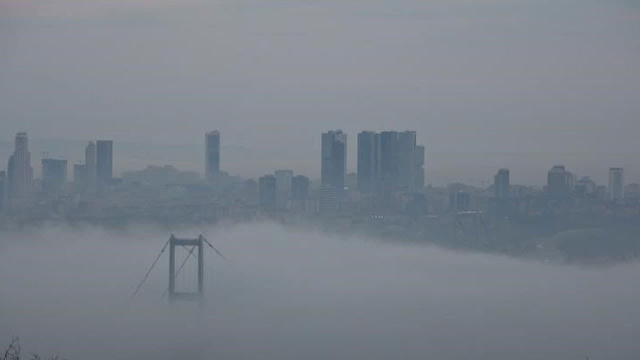 İstanbul'da sabah saatlerinde sis etkili oluyor