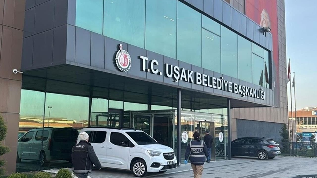 Uşak Belediye Başkanı Özkan Yalım CHP'den ihraç edildi