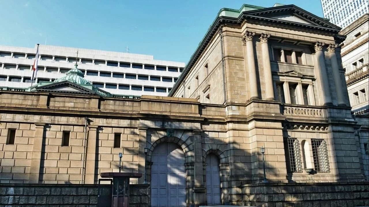 Japonya Merkez Bankası faiz oranlarını sabit tutarak enflasyon risklerine işaret etti