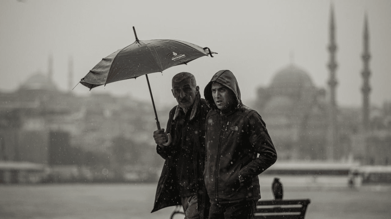 Yurtta sağanak alarmı: İstanbul dahil birçok ilde kuvvetli yağış uyarısı