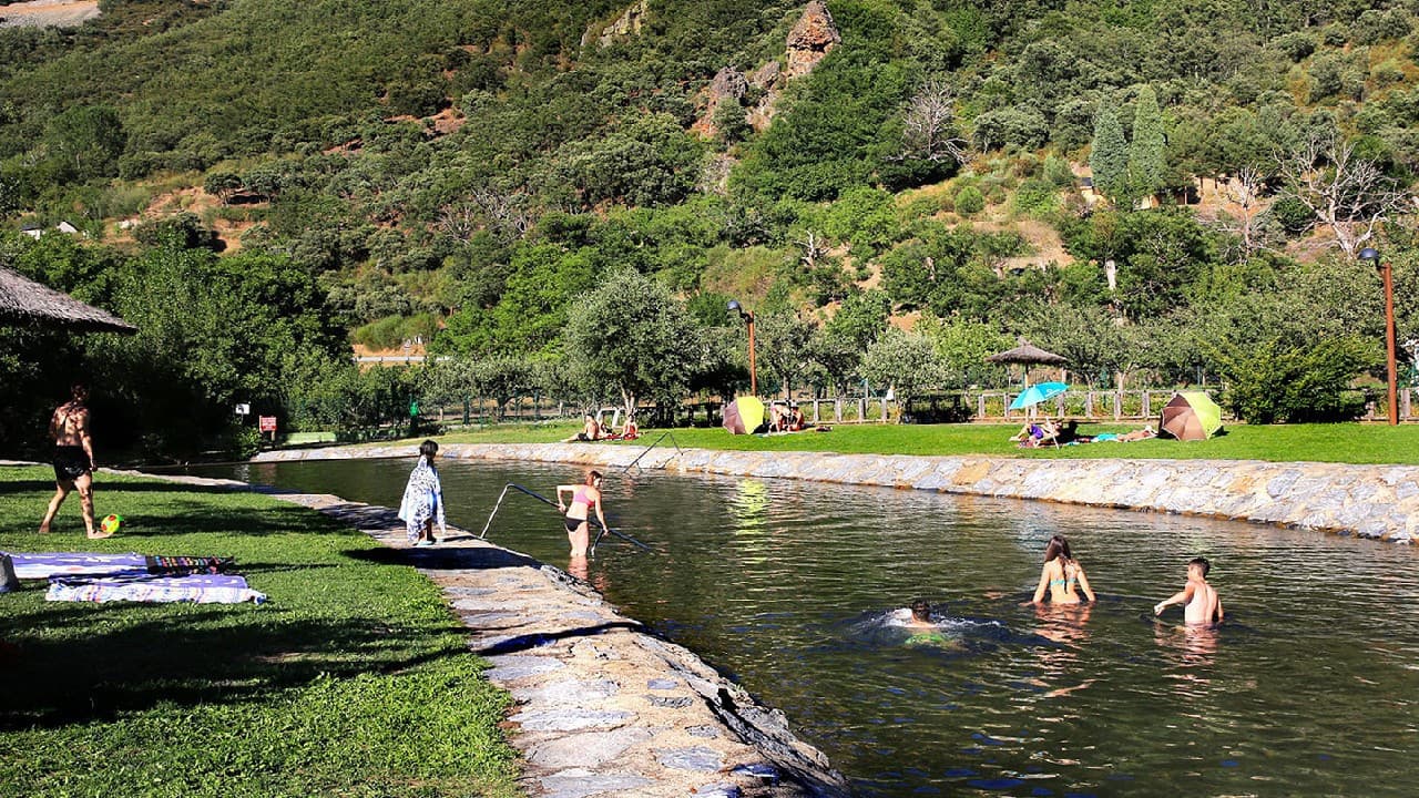 16 kişinin yaşadığı köyü yılda 25 bin turist ziyaret ediyor
