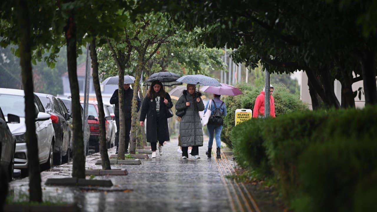 7 il için sarı uyarı: Sağanak ve fırtına bekleniyor