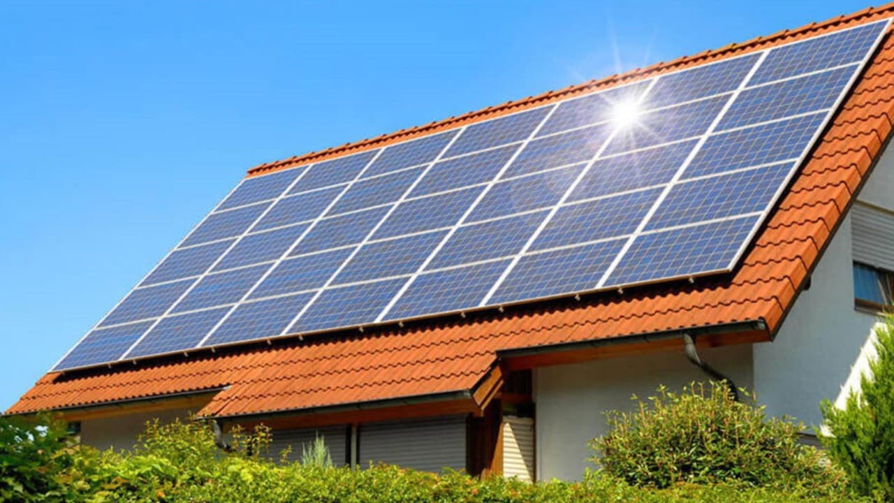 Güneş enerjisi rekor kırdı: Elektrik talebindeki artışın yüzde 75’i karşılandı