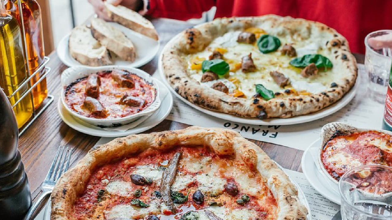 Popüler pizza zinciri 16 şubesini kapatıyor
