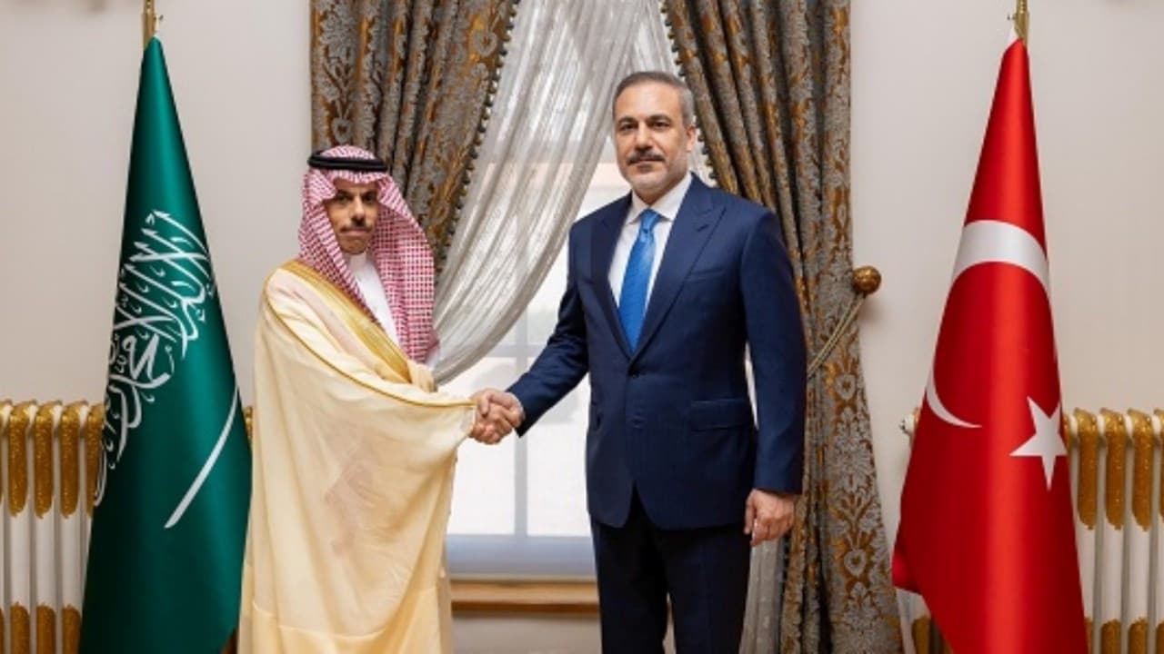 Türkiye ve Suudi Arabistan diplomatik pasaportlarda vizeyi kaldırdı