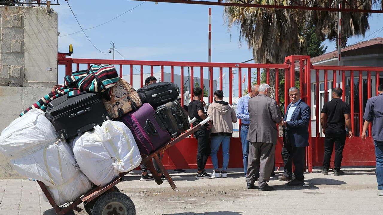 Akçakale Gümrük Kapısı'nda pasaportla geçişler başladı