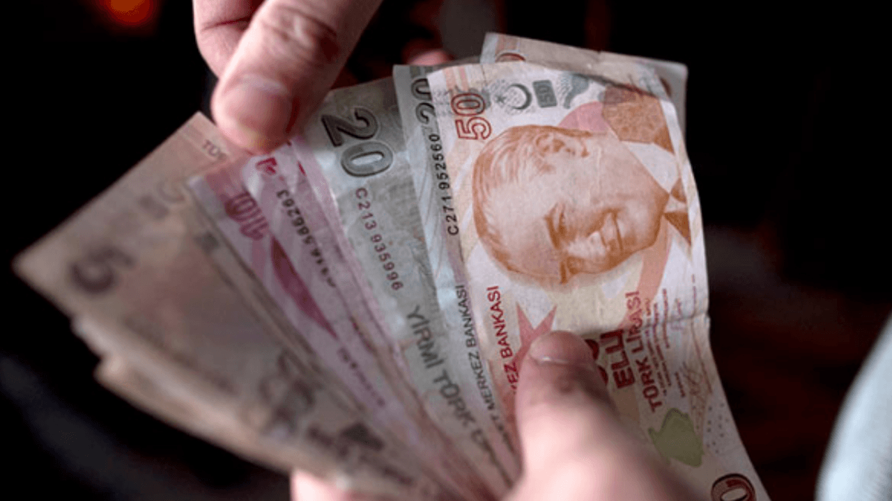 Emekli maaşlarının bayram öncesi ödenip ödenmeyeceği merak ediliyor.