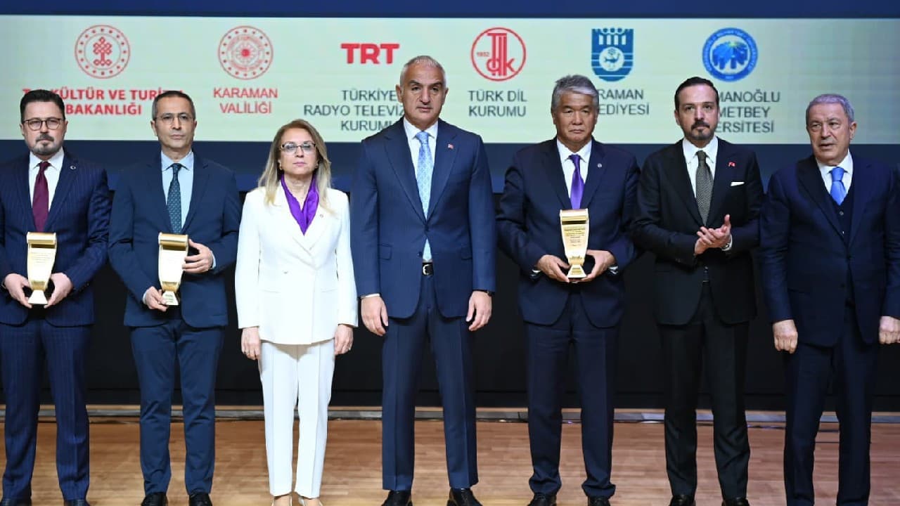 Bakan Ersoy, gençlere Türkçeye sahip çıkma çağrısı yaptı