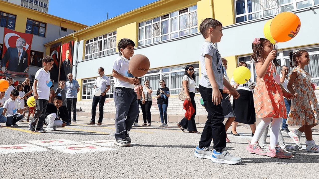 Yaz tatili için okulların kapanış tarihi merak ediliyor