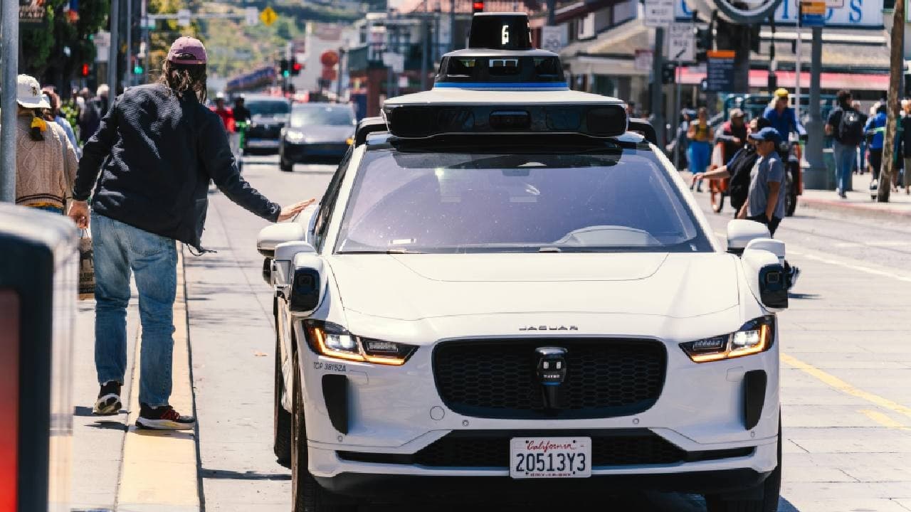 Waymo, güvenlik endişeleri nedeniyle binlerce robotaksiyi geri çağırdı