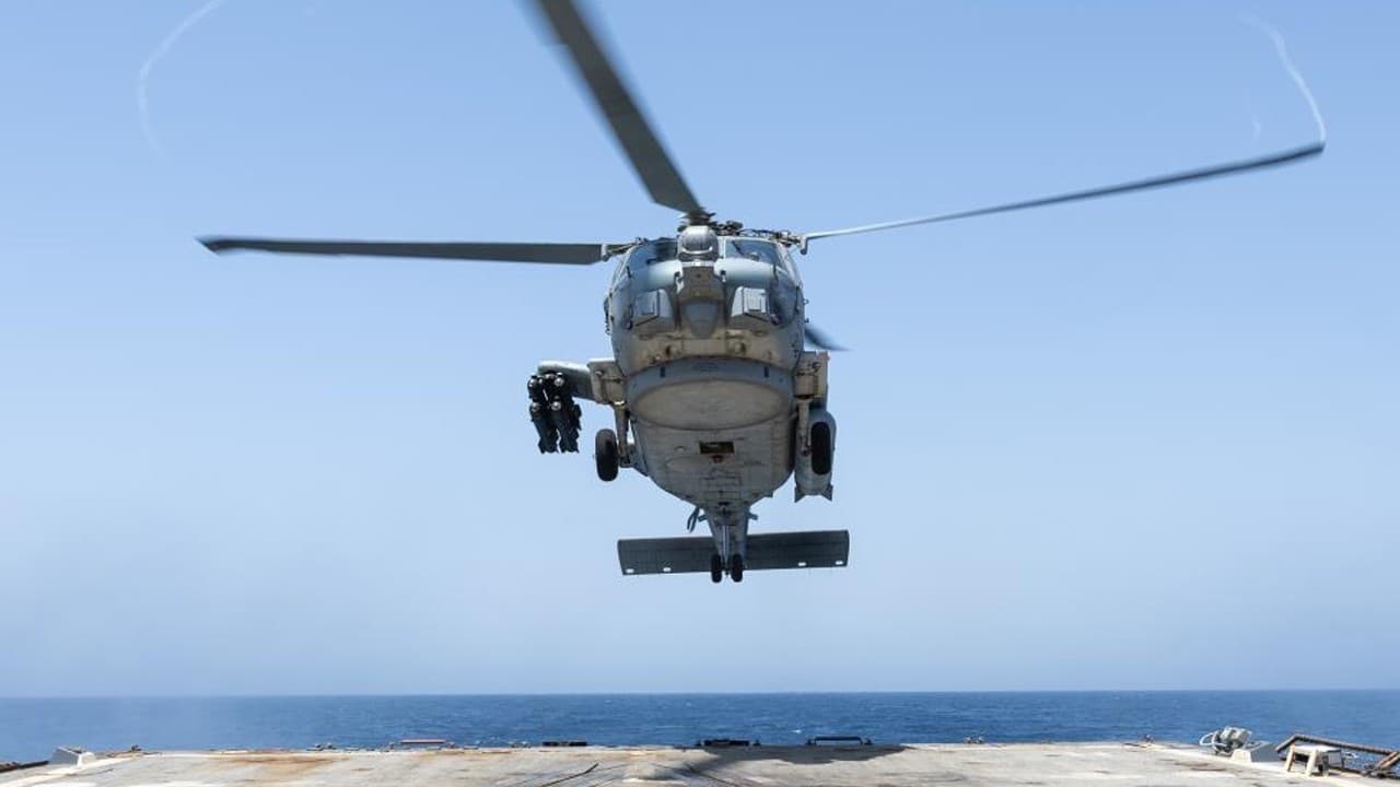 CENTCOM, 70 ticari geminin rotasını değiştirdi