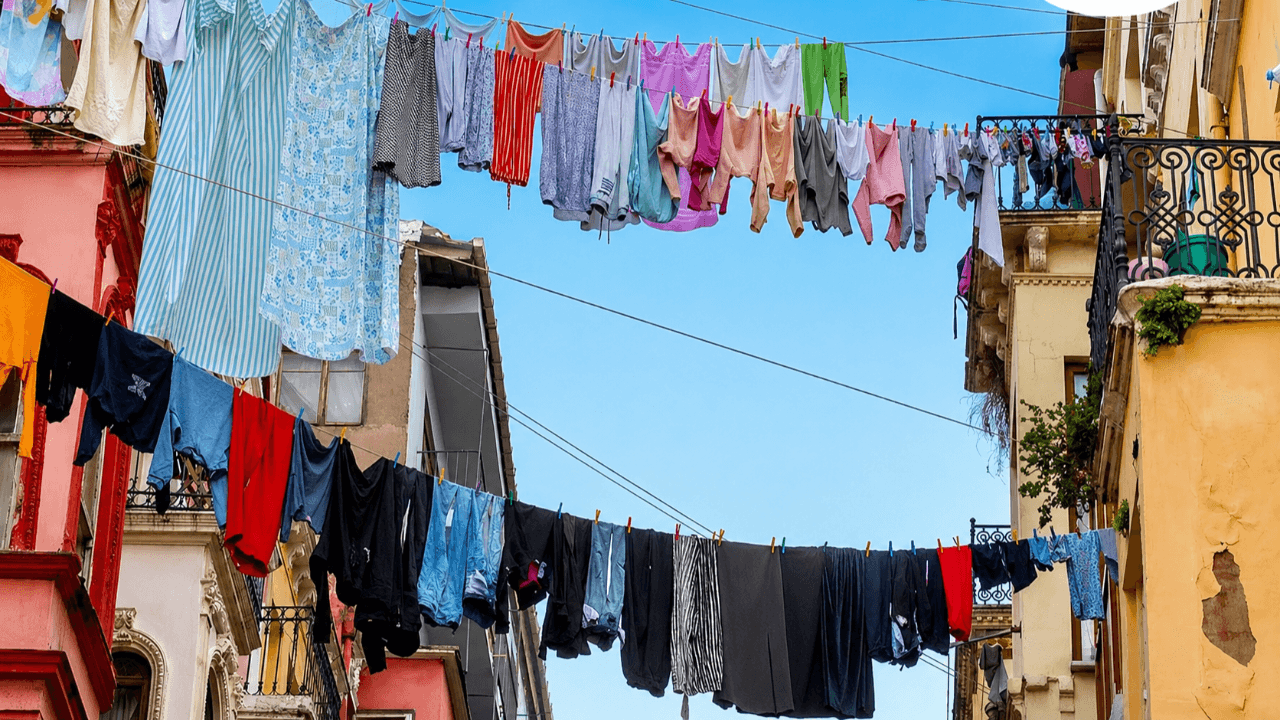 Lorca'da balkona çamaşır asmak yasaklandı, ceza uygulanacak