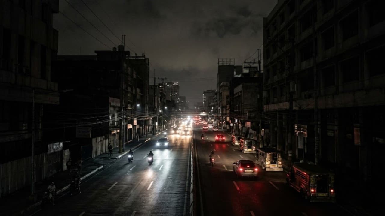 Filipinler'de büyük elektrik kesintisi milyonları etkiledi