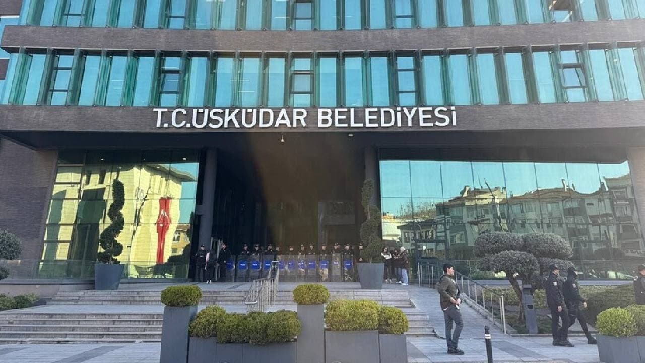Üsküdar Belediyesi'ne düzenlenen operasyonda 7 kişi gözaltına alındı