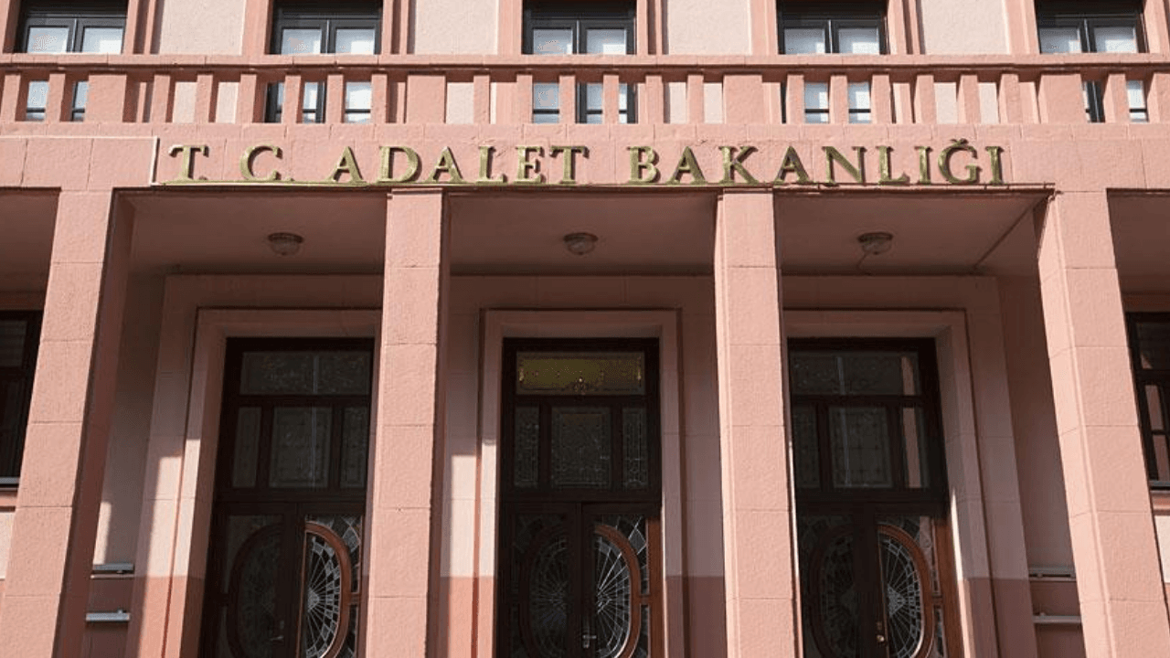Adalet Bakanlığı 15 bin personel alımı için başvuru tarihleri bekleniyor.
