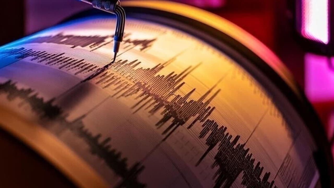 Ege Denizi'nde 3,9 büyüklüğünde deprem meydana geldi