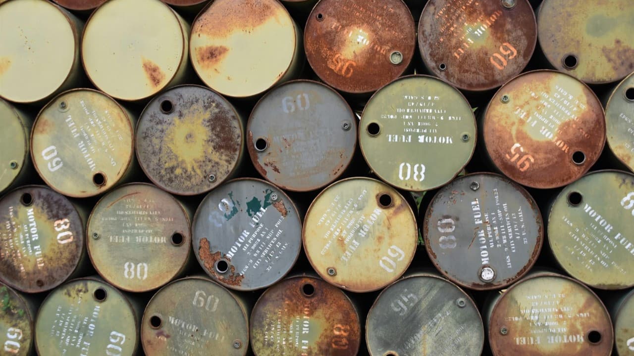 AB, Rus petrolü için fiyat tavanını dondurmayı değerlendiriyor