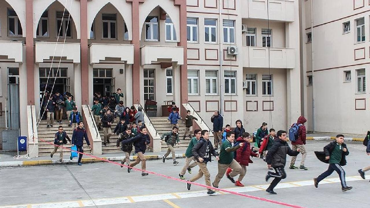 Malatya'da deprem nedeniyle eğitim öğretime 1 gün ara verildi