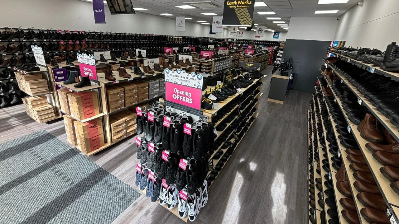 Shoezone, 14 mağazasını kapatıp TikTok'ta satışa başladı