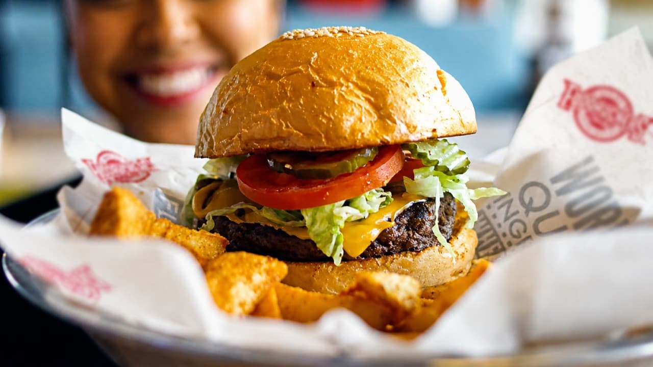Efsane burger zincirinin şube sayısı 500'den 44'e düştü