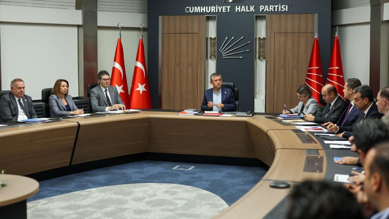 CHP, kurultay iptali sonrası olağanüstü toplandı