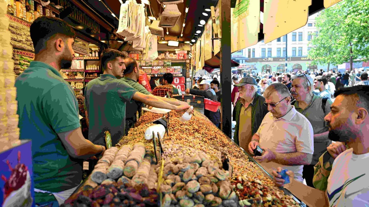 Kurban Bayramı öncesi İstanbul'da alışveriş kalabalığı