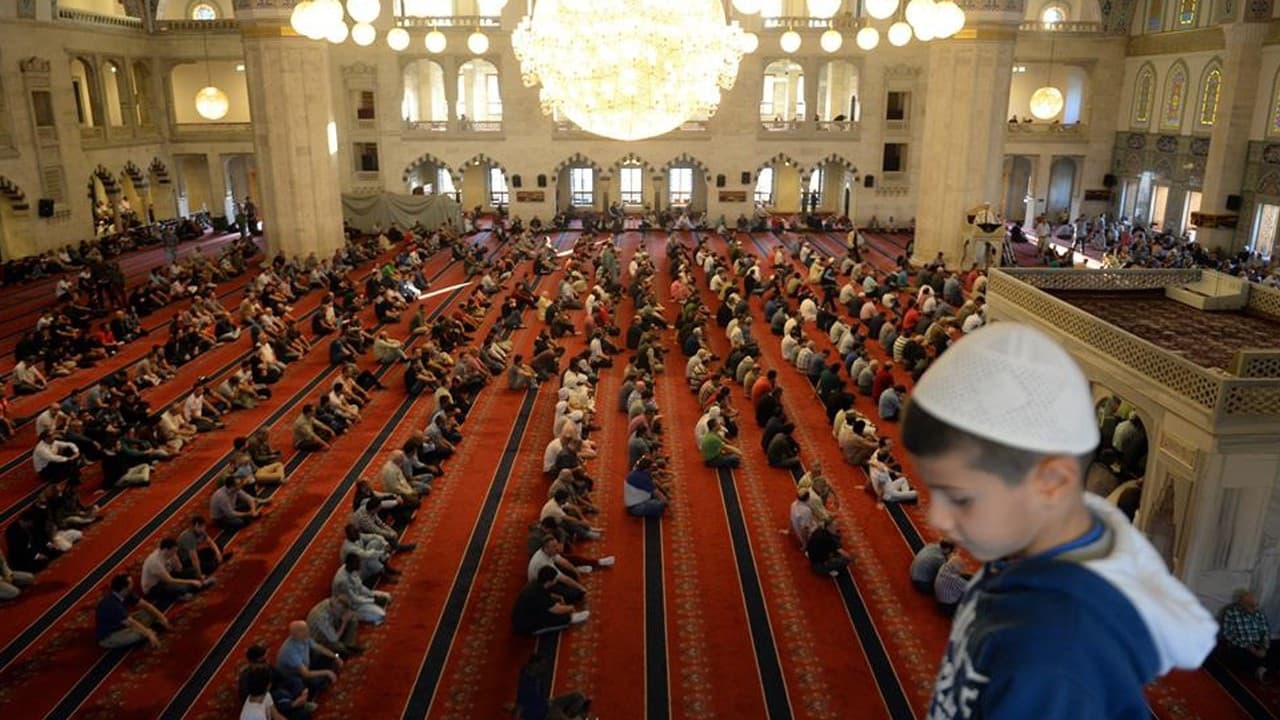 2026 İzmir Kurban Bayramı namazı saati belirlendi