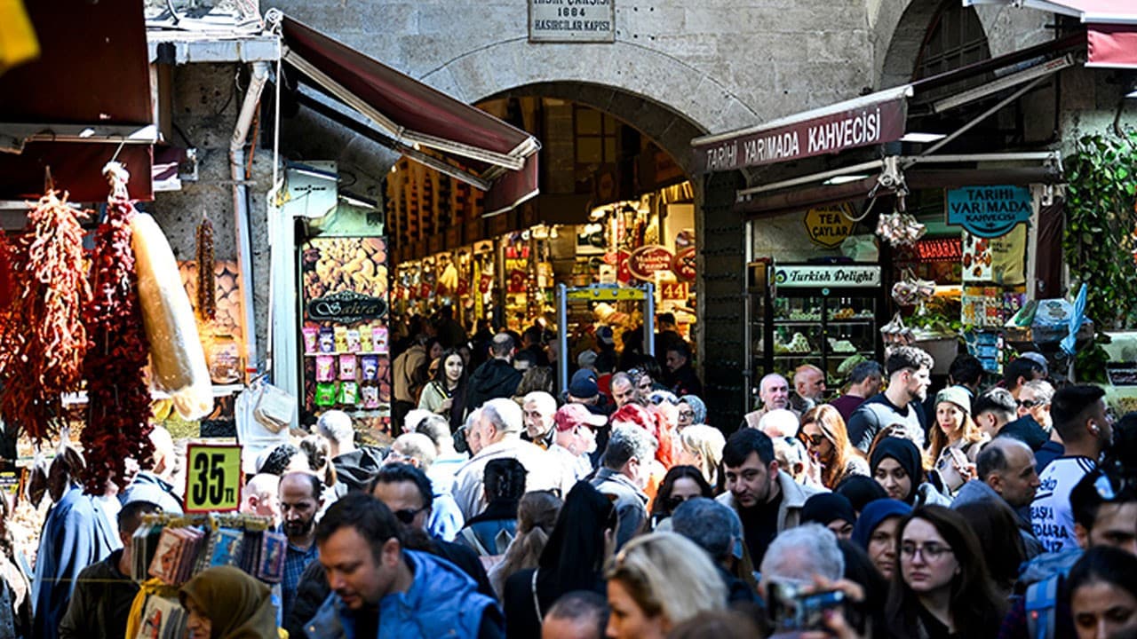 Mısır Çarşısı ve Kapalıçarşı'da Kurban Bayramı yoğunluğu