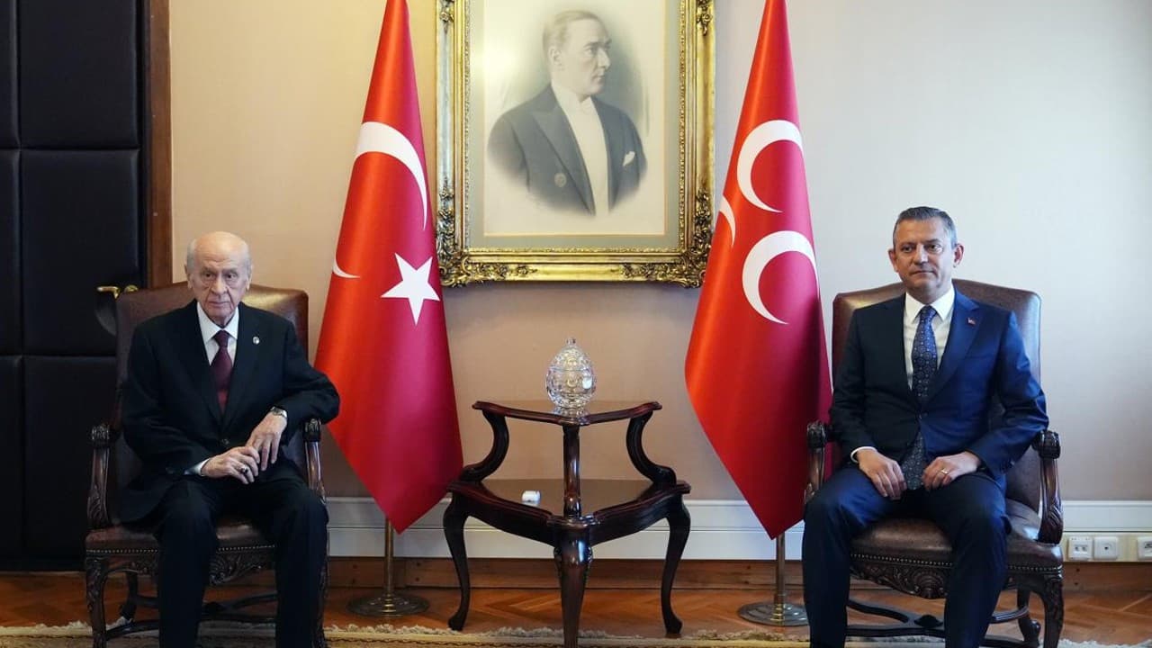 Devlet Bahçeli, Özgür Özel ile bayramlaştı