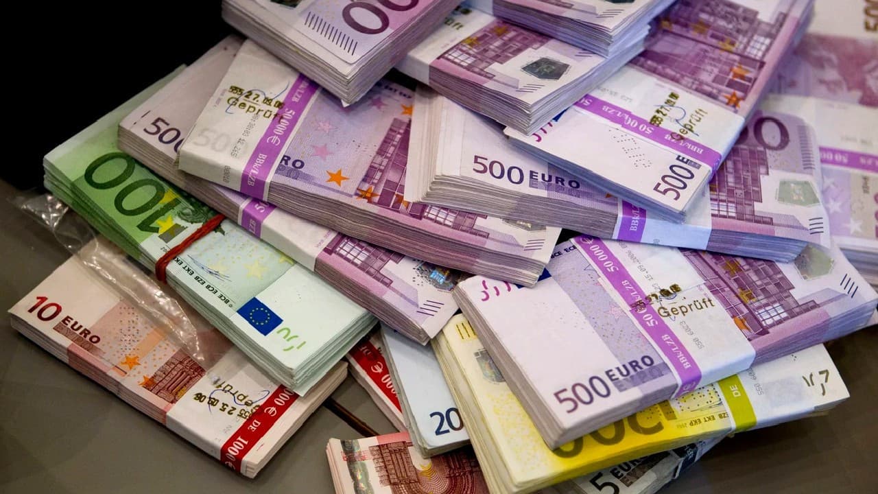 Yunanistan erken borç ödemesiyle 800 milyon Euro tasarruf sağladı