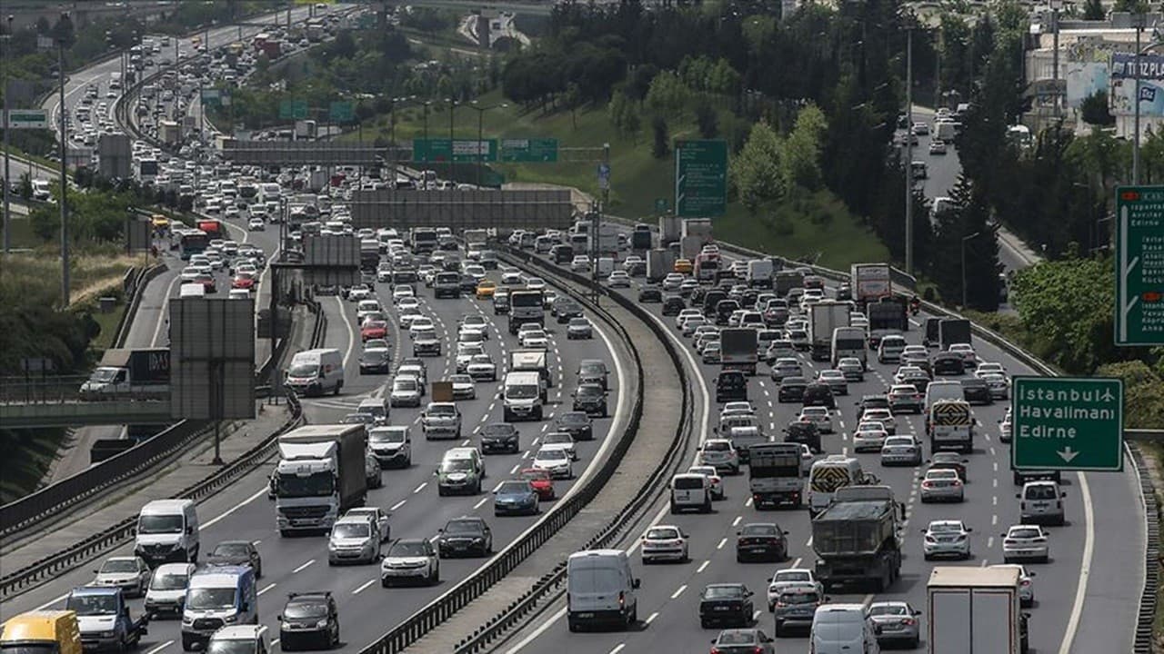 İstanbul'a giden ağır araçlara geçici kısıtlama getirildi