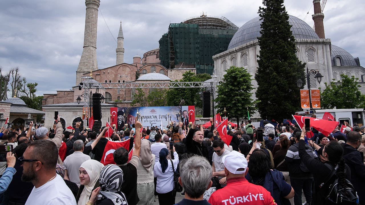 İstanbul, fethin 573. yıl dönümünü coşkuyla kutluyor