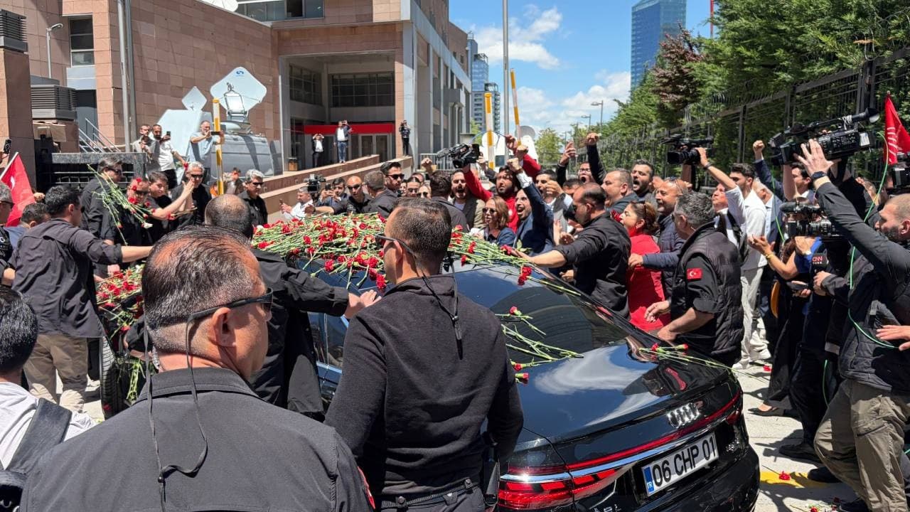 Kemal Kılıçdaroğlu 2,5 yıl aradan sonra CHP Genel Merkezi'nde