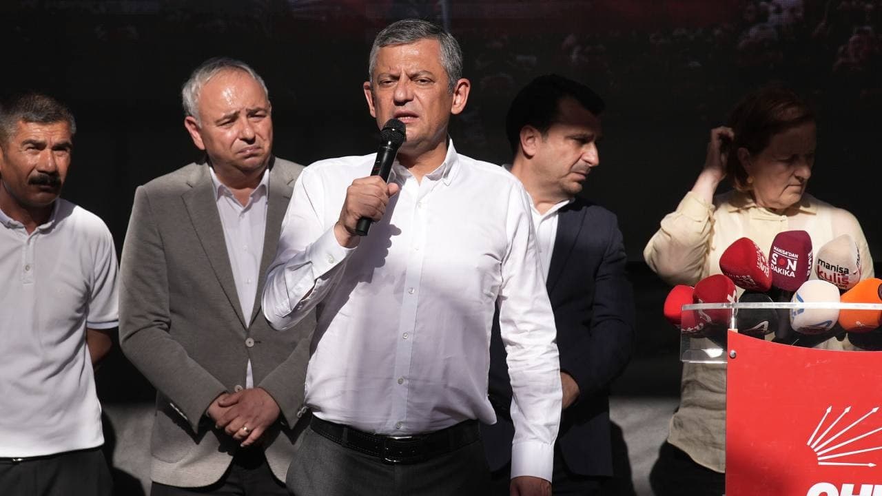 Özgür Özel, olağanüstü kurultay için gerekli imzaları topladı