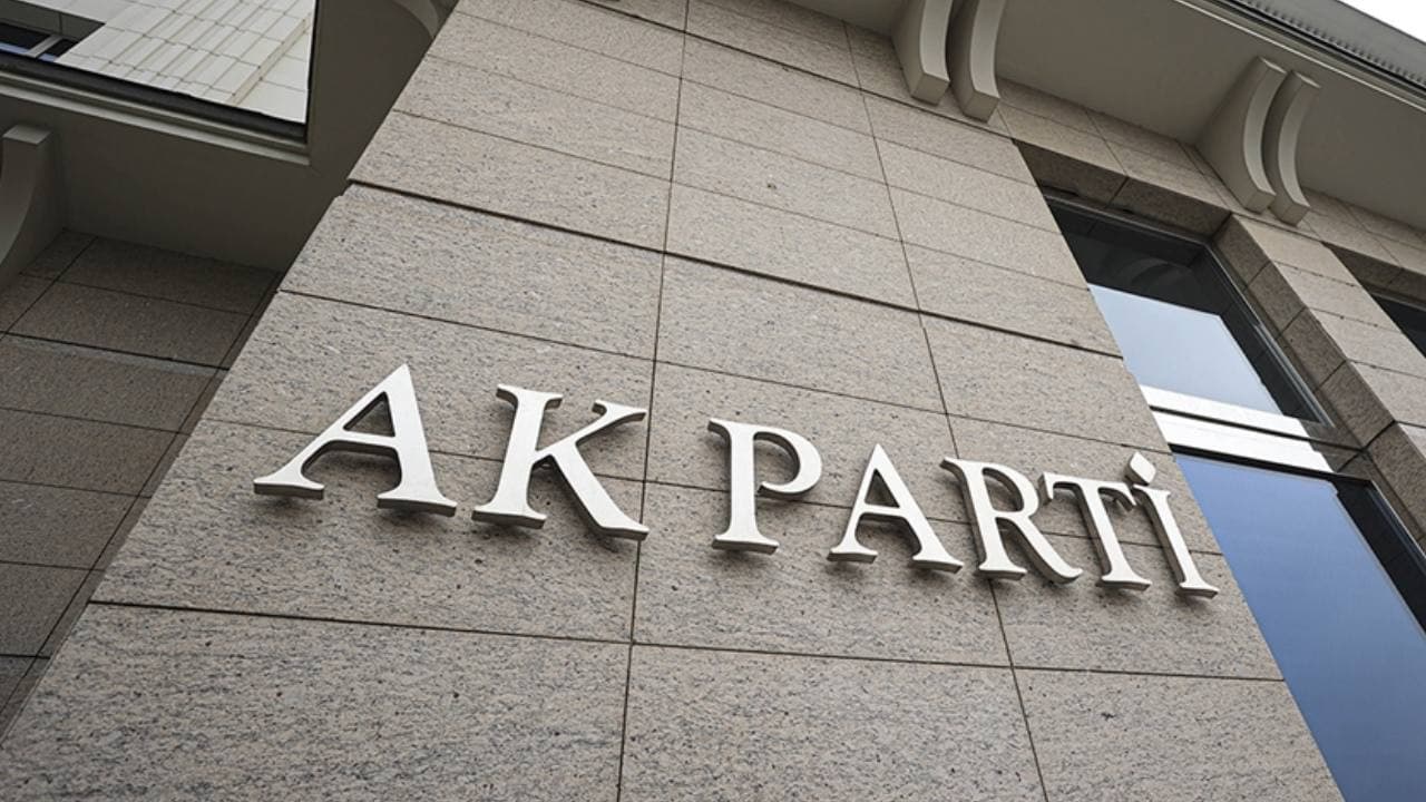 AK Parti'de 4 il başkanı görevden alındı