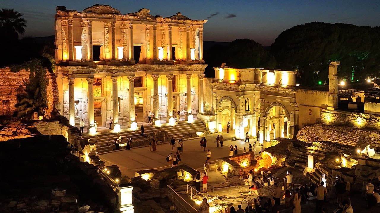 Efes Antik Kenti'nde gece müzeciliği uygulaması başladı