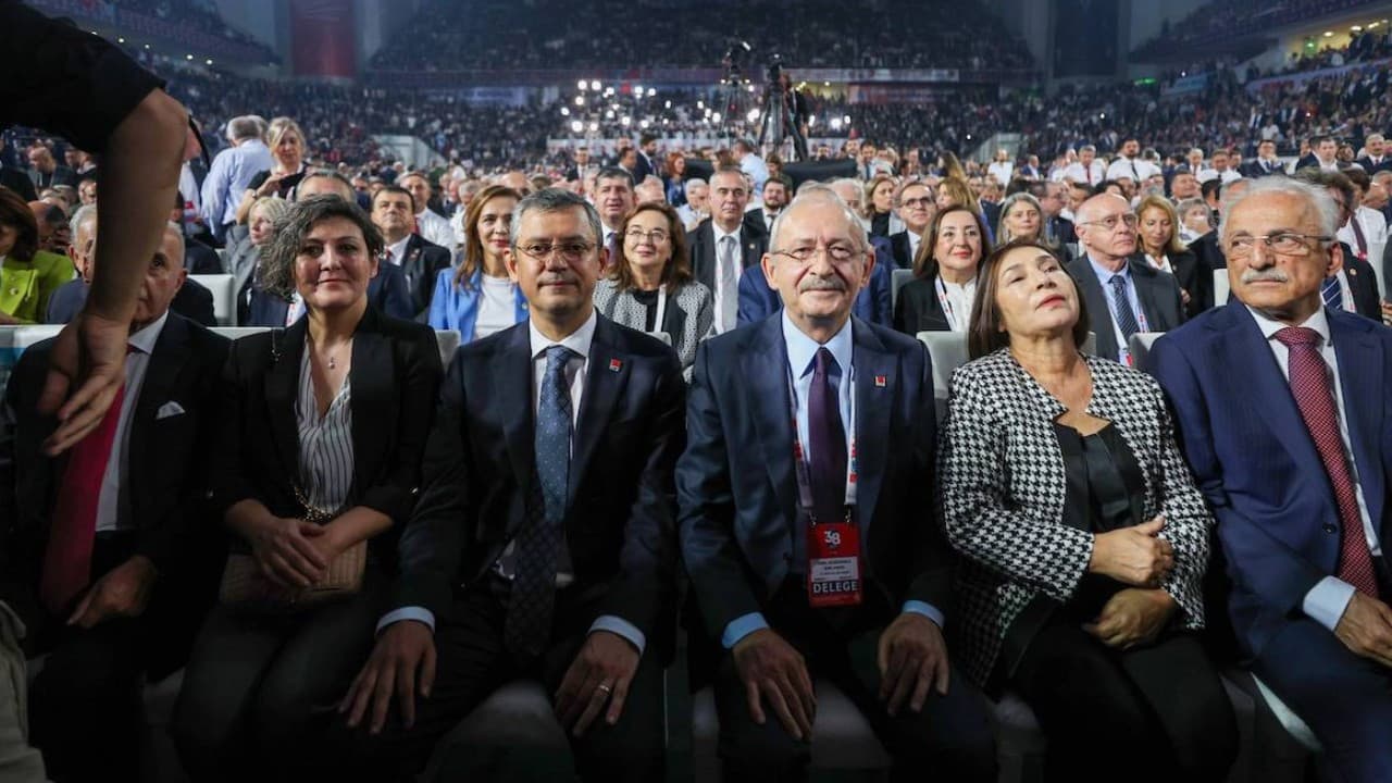 CHP'nin 38. kurultayı iptal davası feragat nedeniyle reddedildi