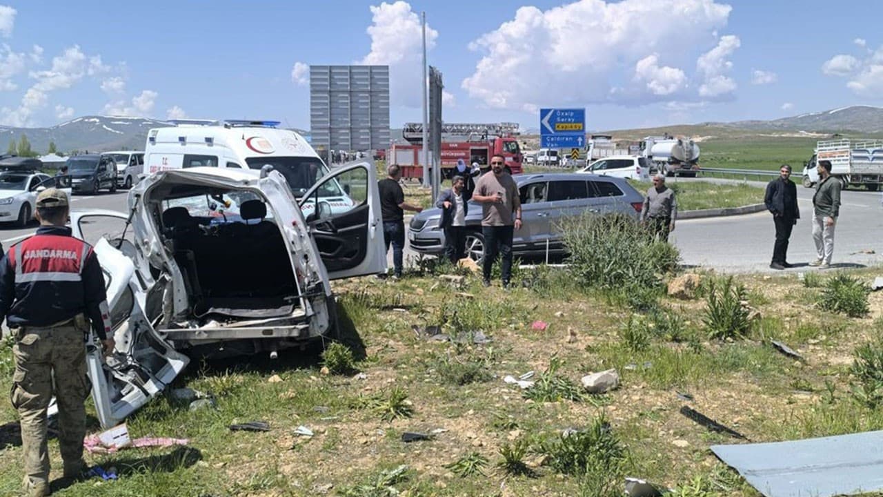 Van'da katliam gibi kaza! 4 kişi öldü