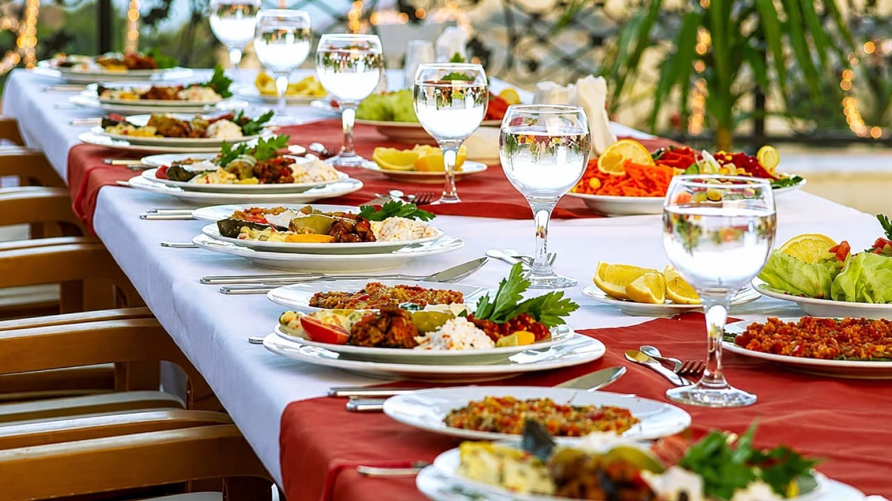 Düğün sezonu hazır yemek talebini artırdı, maliyetler yükseldi