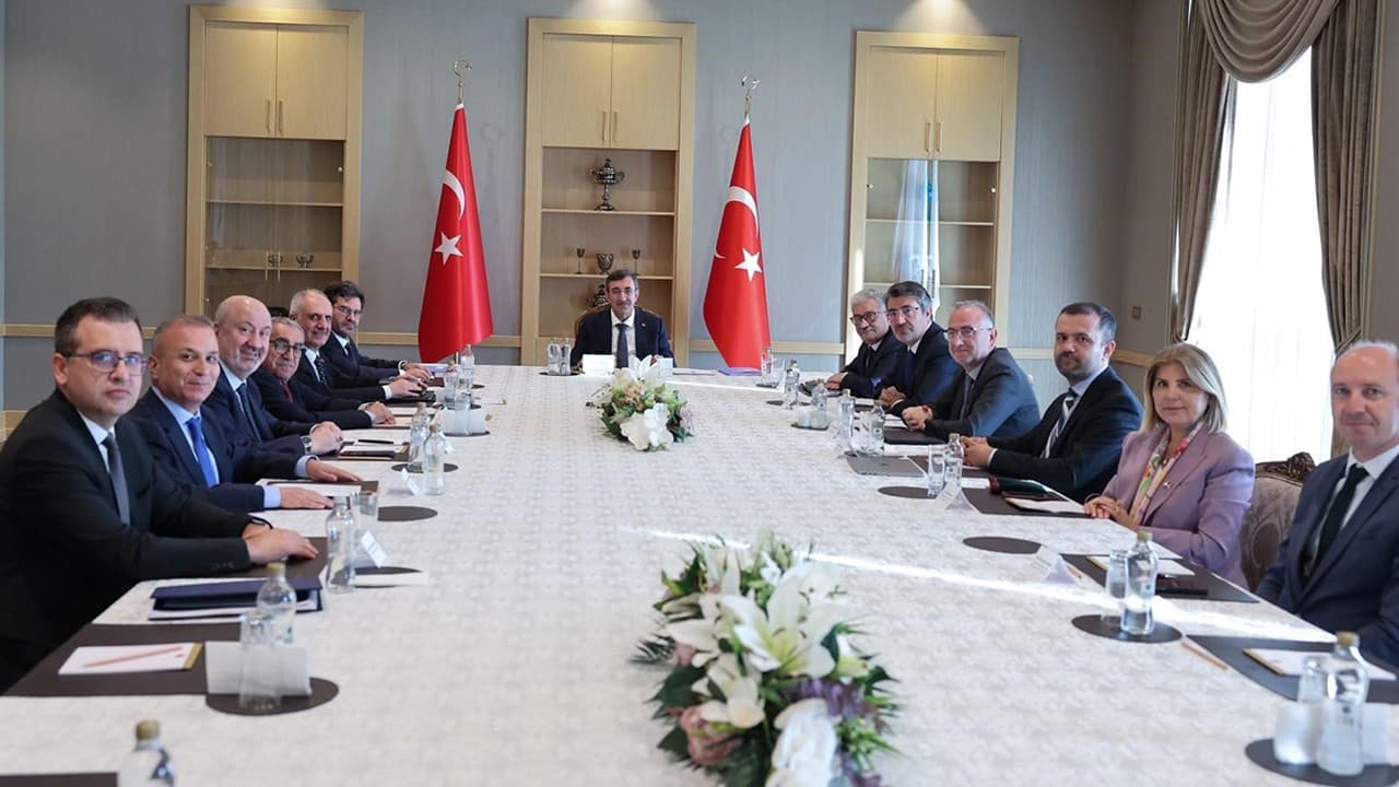 Cevdet Yılmaz, Ekonomi Politikaları Kurulu üyeleriyle buluştu