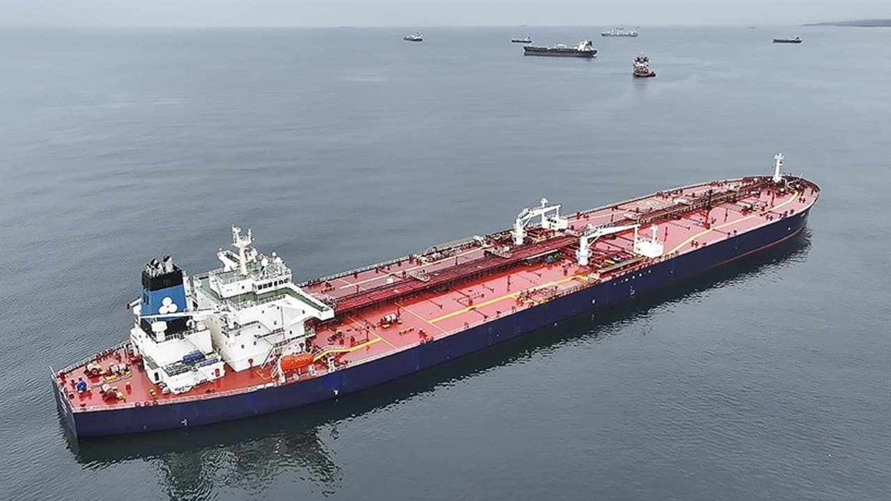 Karadeniz'de iki ticari gemi saldırıya uğradı